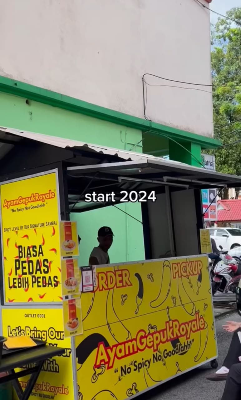 Gerai bergerak Ayam Gepuk Artisan di Taman Universiti, Tanjung Malim